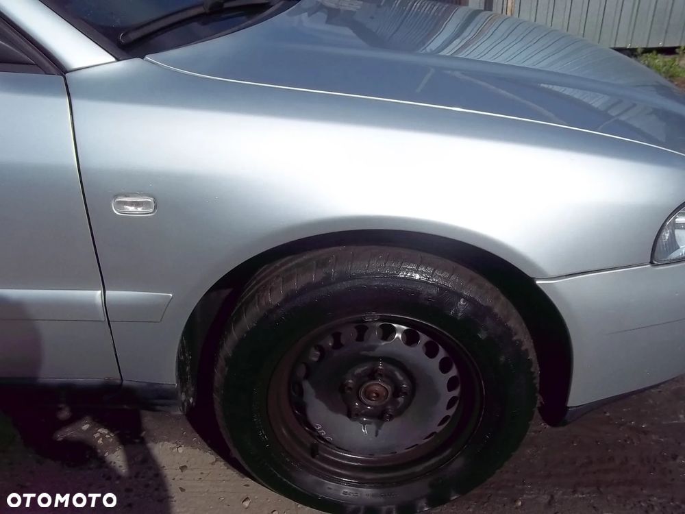 błotnik Audi A4 B5 lift LY7W - 1