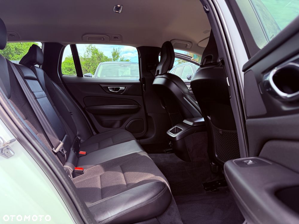 Volvo V60 D3 Geartronic Momentum Pro - 28