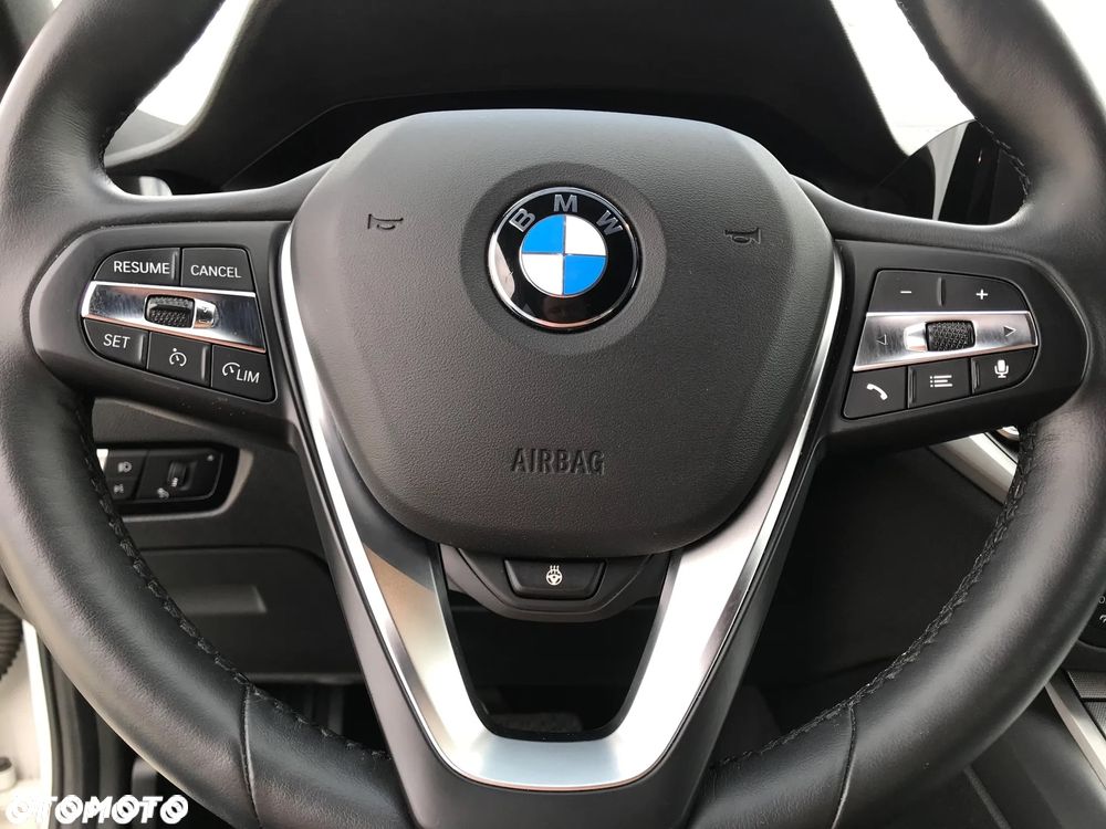 BMW Seria 3 320i xDrive Sport Line sport - 27