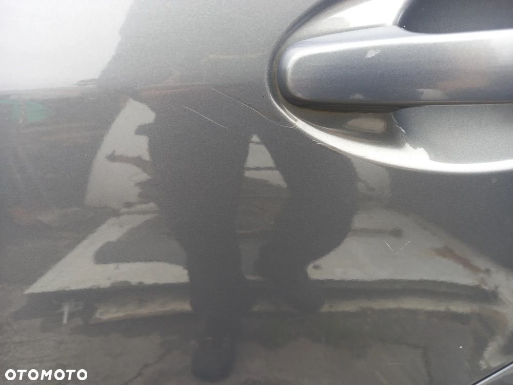 TOYOTA AVENSIS T25 DRZWI LEWY TYŁ LEWE TYLNE 1E5 - 8