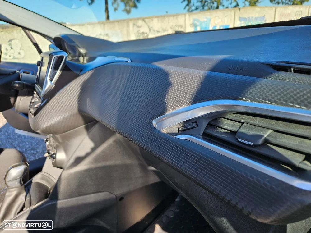 Peugeot 208 - 9
