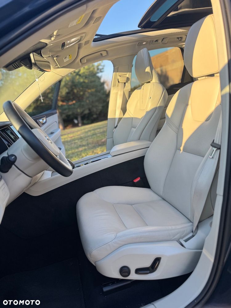 Volvo XC 60 T8 Plug-In Hybrid AWD Plus Dark - 8