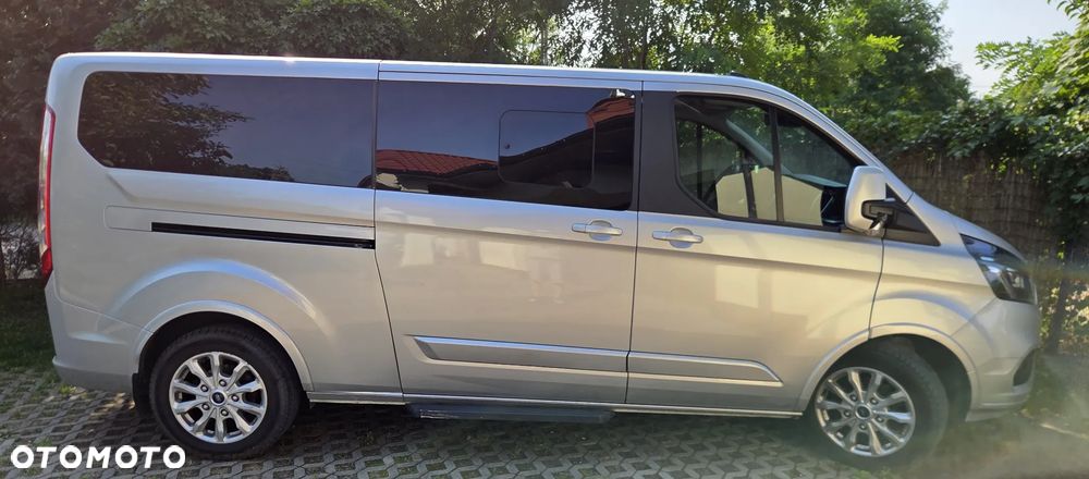Ford Tourneo Custom - 1