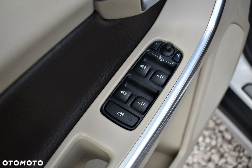 Volvo XC 60 2.4D AWD Summum - 26