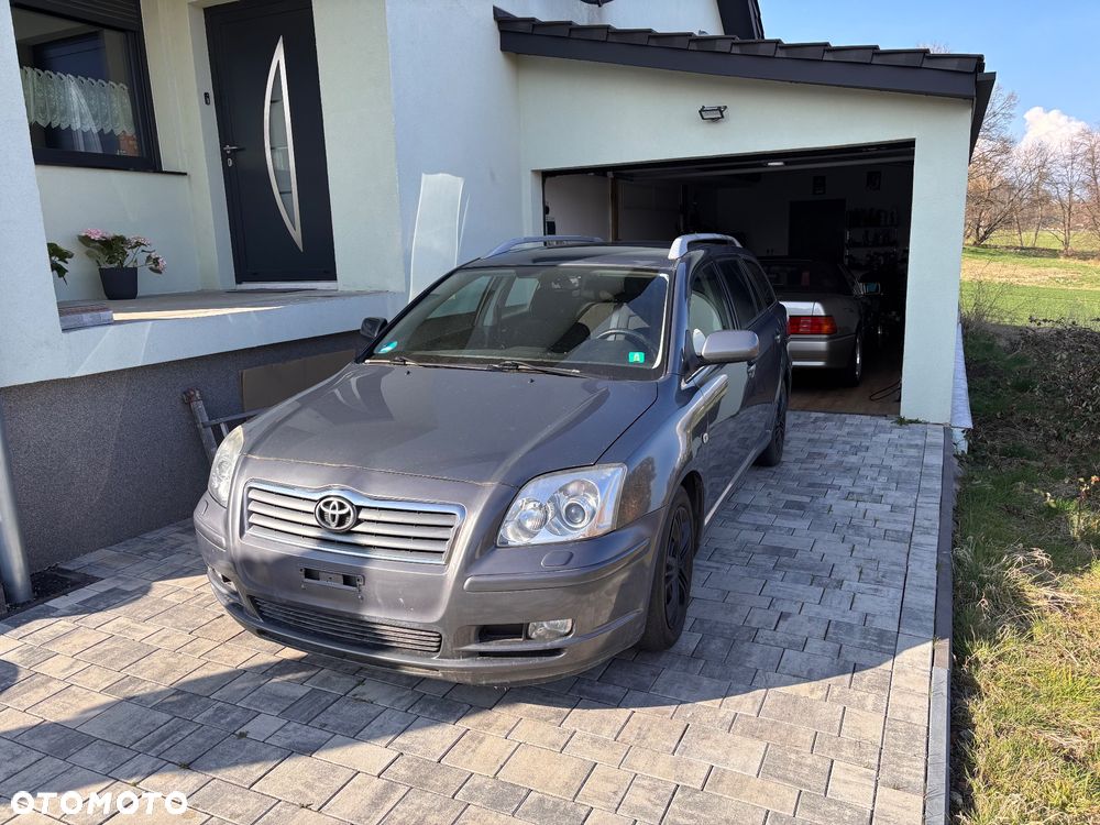 Toyota Avensis 2.0 VVT-i Executive - 1