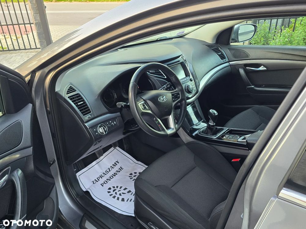 Hyundai i40 Kombi blue 1.6 Family+ - 25