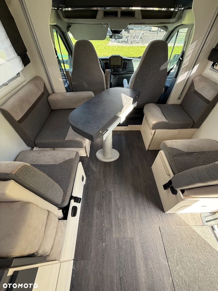 Ford CHALLENGER 380 - 13