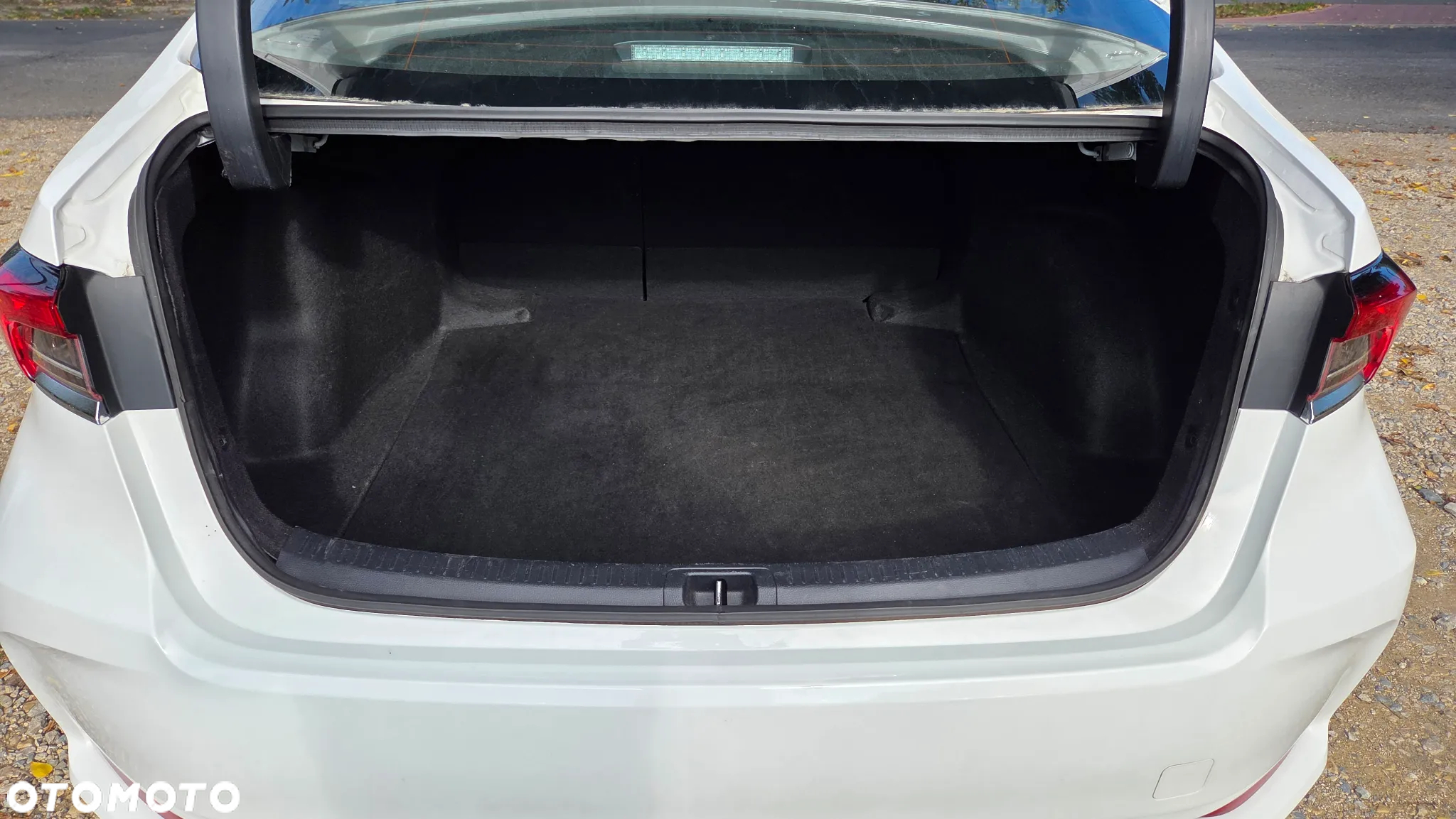 Toyota Corolla 1.8 Hybrid Comfort - 22