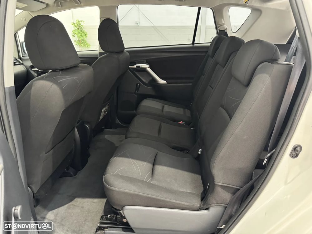 Toyota Verso 2.0 D-4D Executive - 23