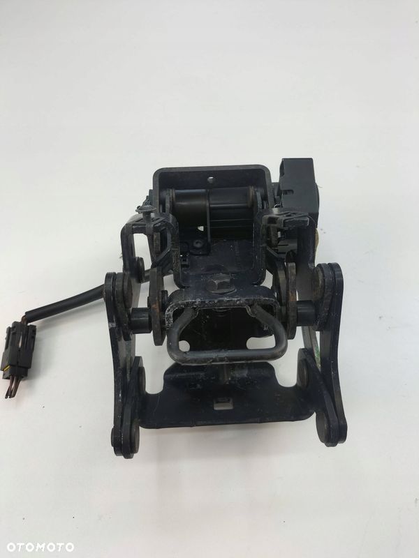 ZAMEK KLAPY TYLNEJ OPEL ASTRA H - 1