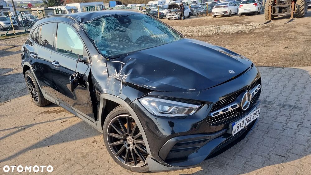 Mercedes-Benz GLA 200 d 4Matic 8G-DCT AMG Line - 14