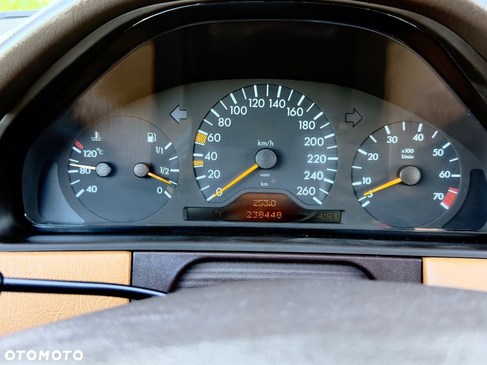 Mercedes-Benz Klasa E 320 Avantgarde - 29