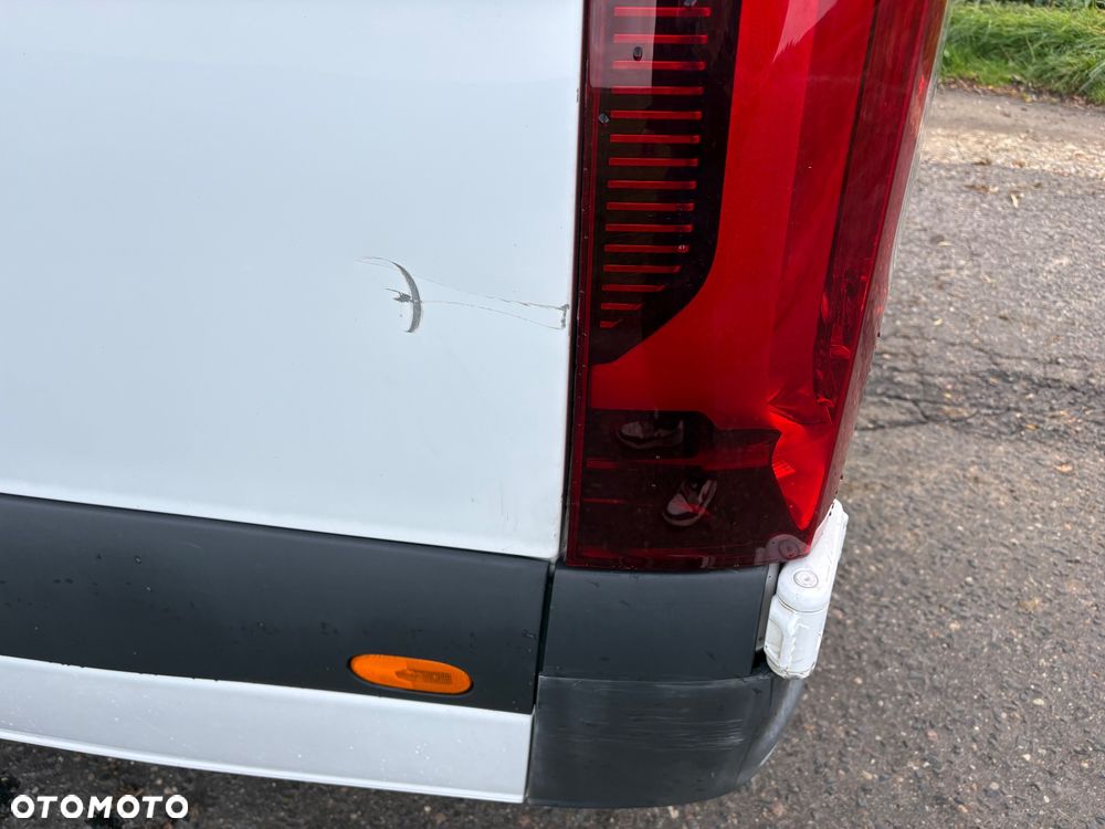 Mercedes-Benz Sprinter - 23