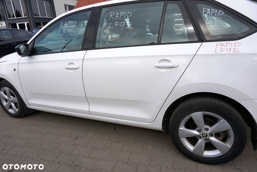 DRZWI TYLNE LEWE RAPID NH3 HB LF9E  BIAŁY SKODA 2012-2019 - 4