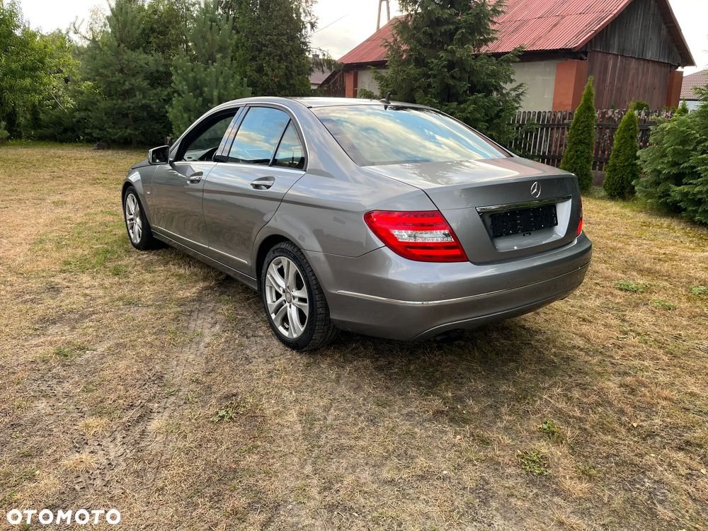 Mercedes-Benz Klasa C 180 CGI BlueEFFICIENCY Avantgarde - 19