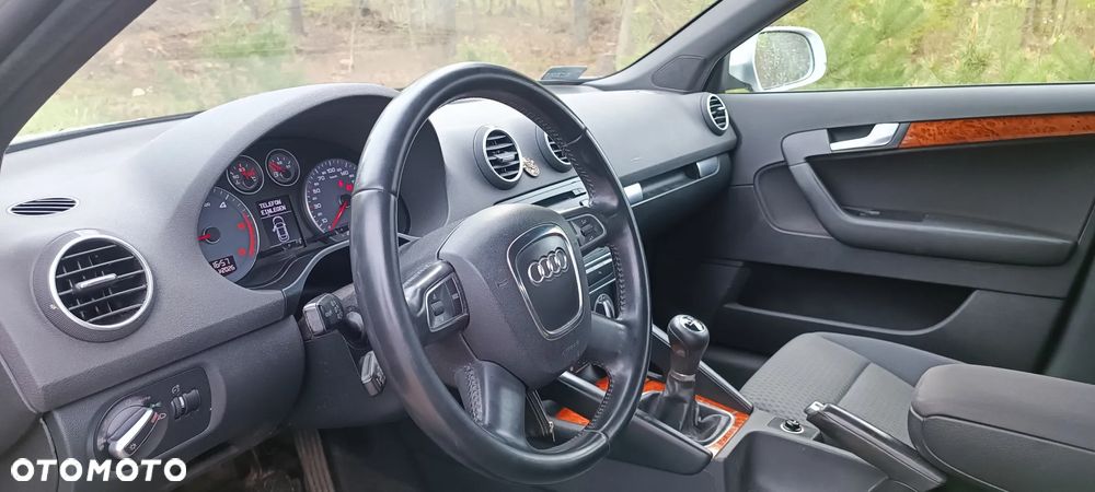 Audi A3 Sportback 2.0 TDI Ambiente - 5