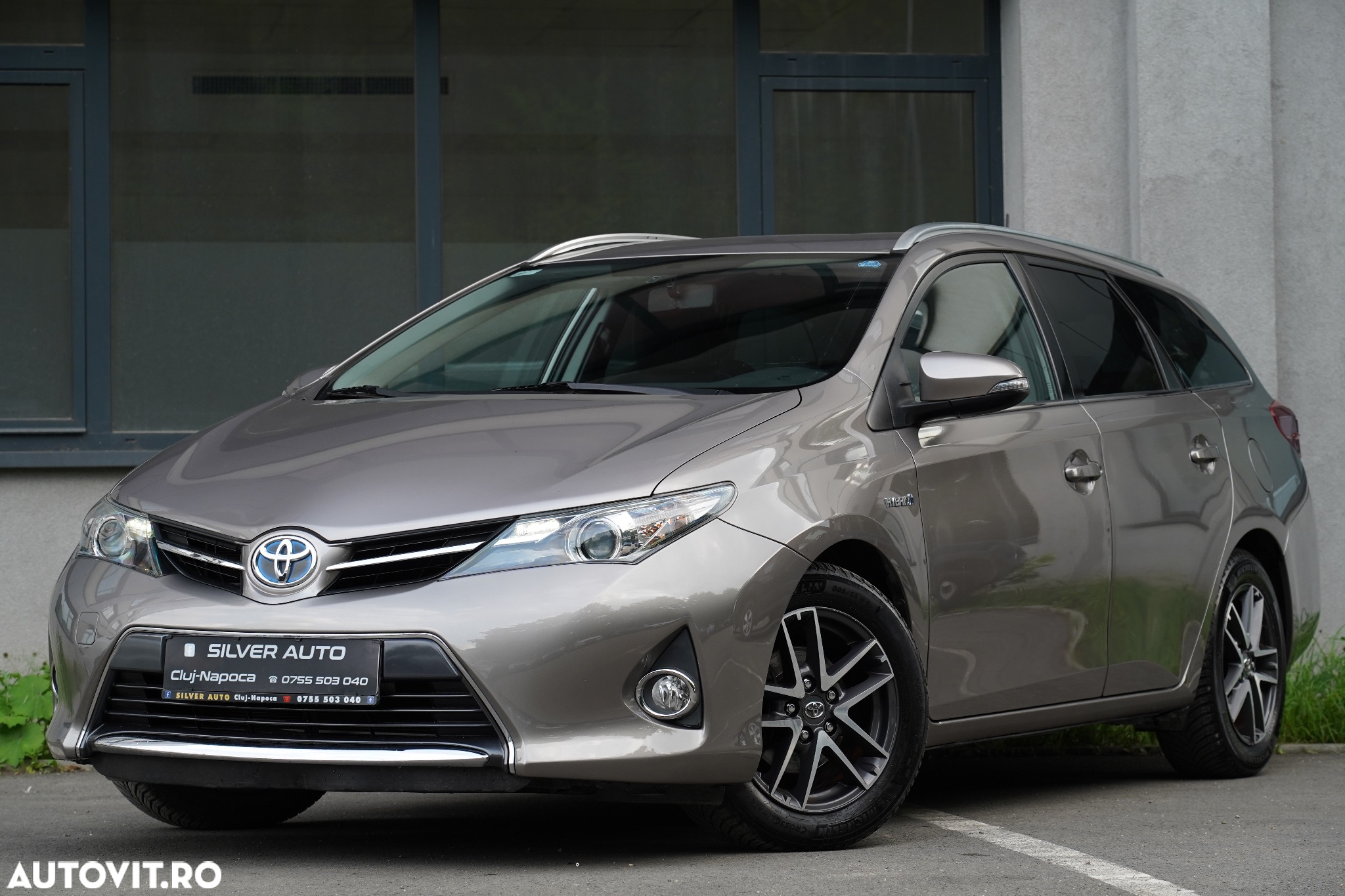 Toyota Auris 1.8 L VVT-i Hybrid Sol - 2