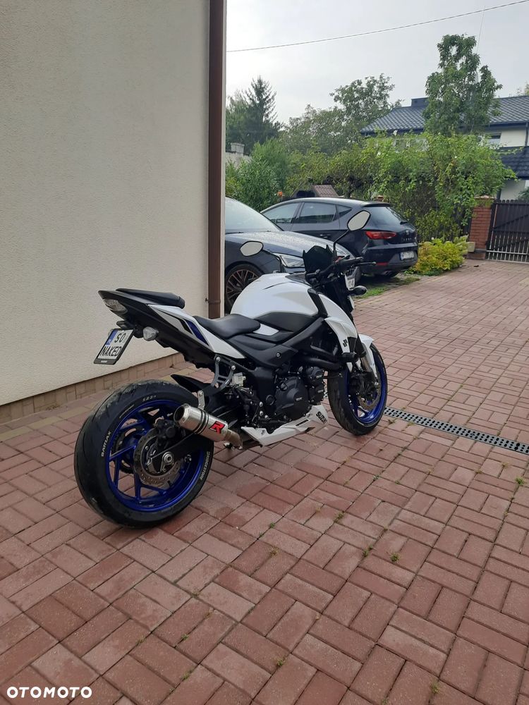 Suzuki GSX - 6