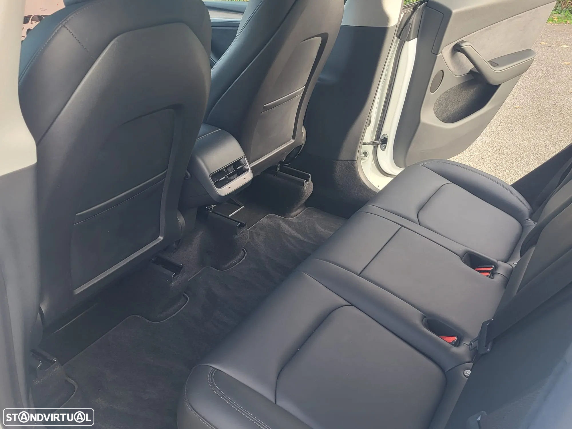 Tesla Model Y RWD - 10