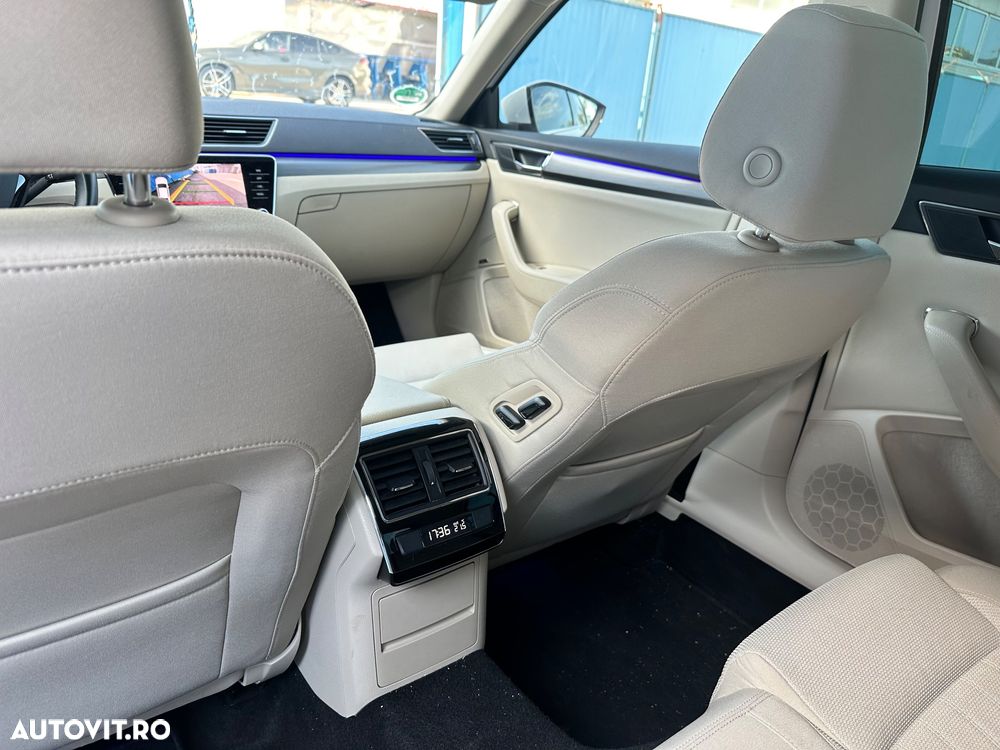 Skoda Superb 2.0 TDI DSG Sportline - 9