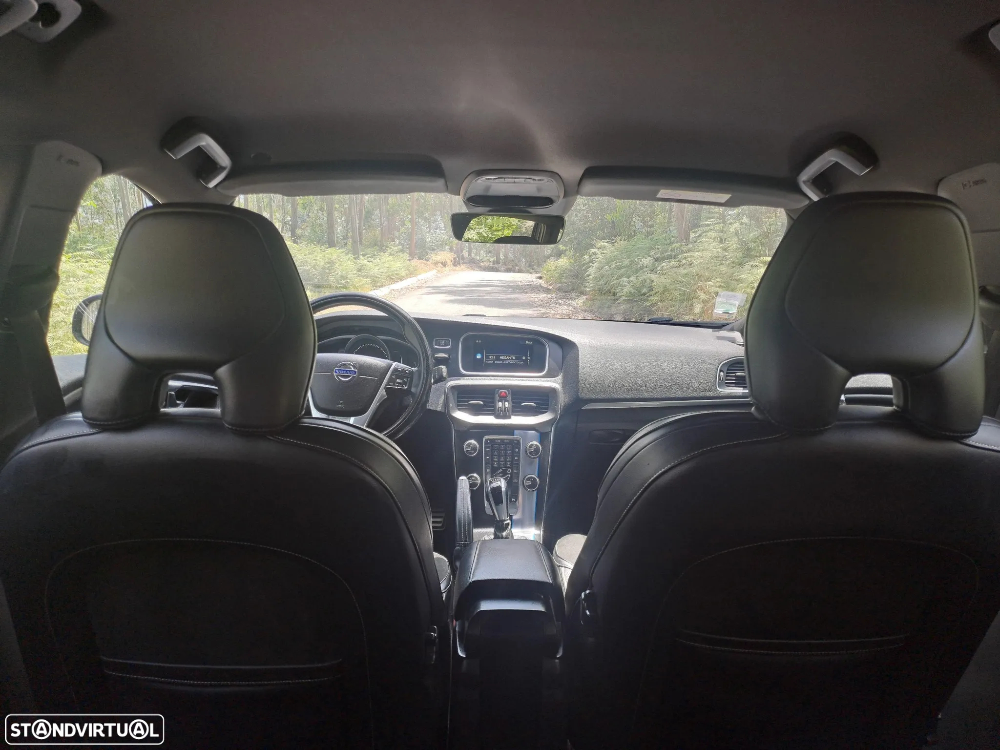Volvo V40 1.6 D2 R-Design - 11