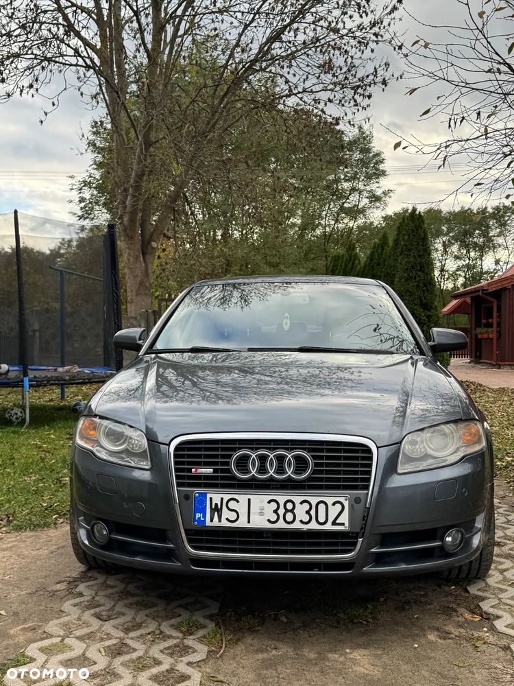 Audi A4 Limousine - 1