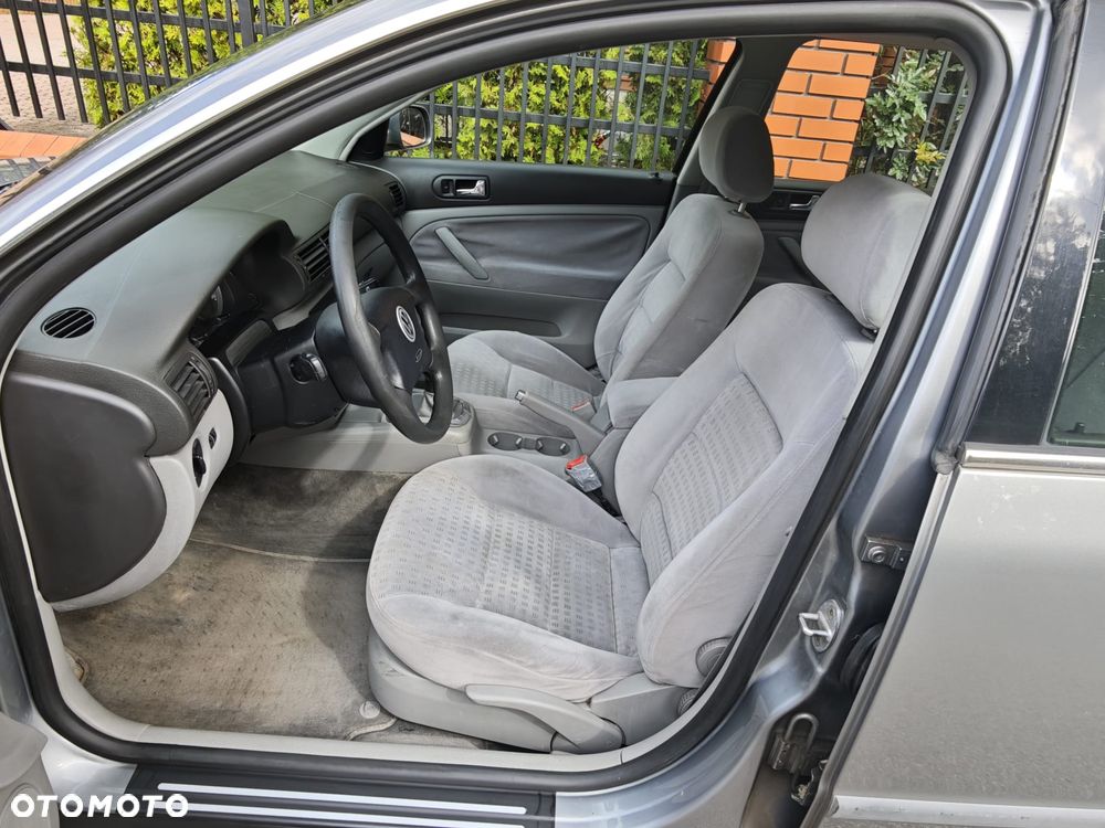 Volkswagen Passat 1.8T Comfortline - 18