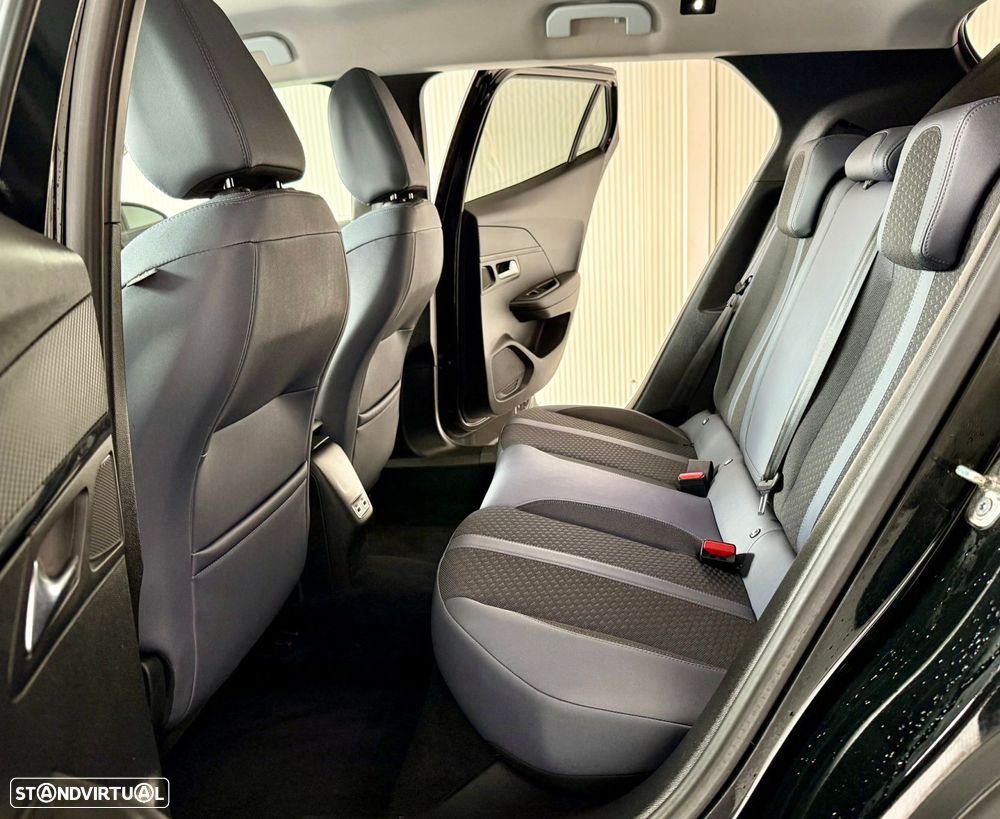 Peugeot 2008 1.5 BlueHDi Allure EAT8 - 30