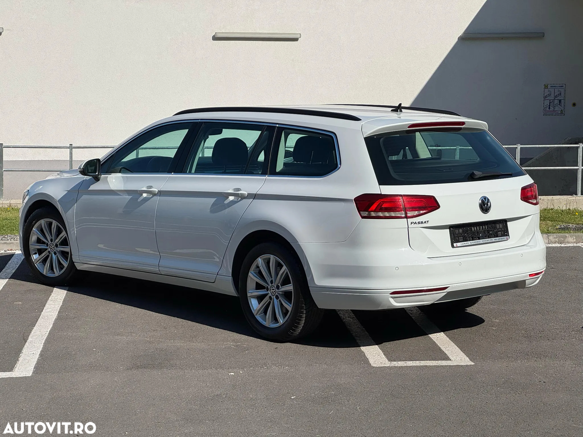 Volkswagen Passat Variant 1.6 TDI SCR DSG Business - 2