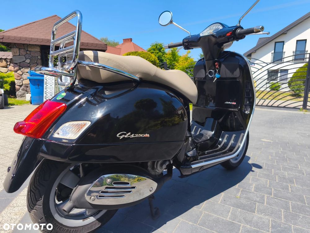 Vespa Grantourismo - 11