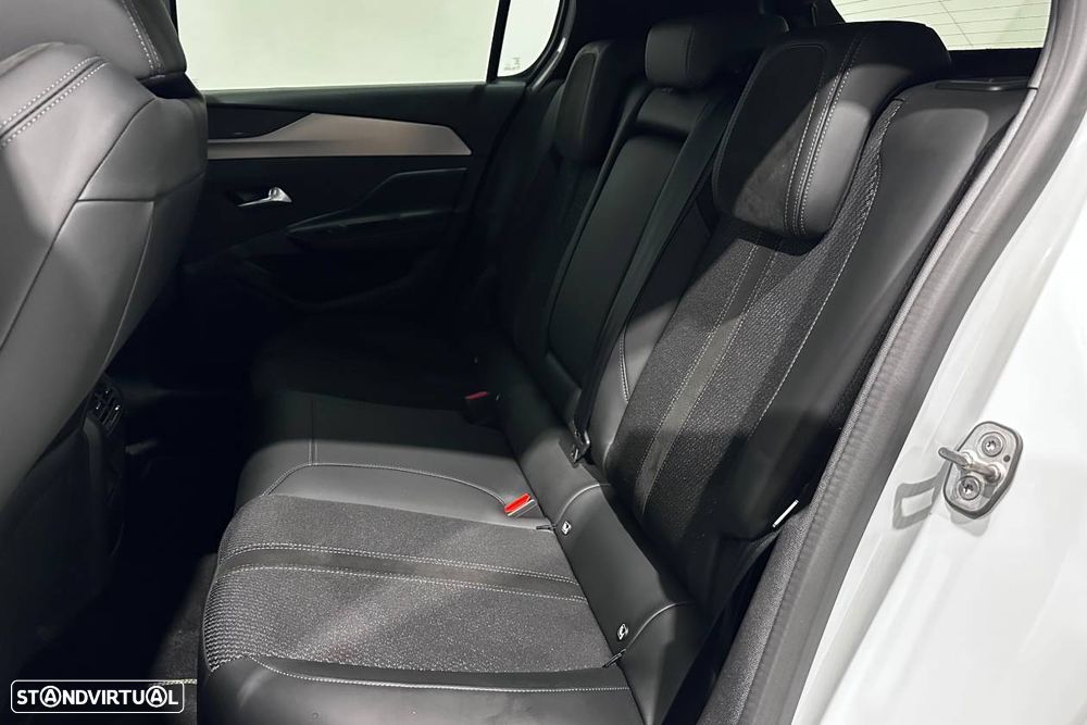 Peugeot 308 1.6 Hybrid GT e-EAT8 - 30