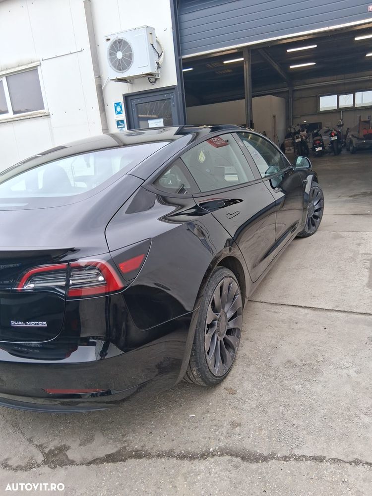 Tesla Model 3 - 4