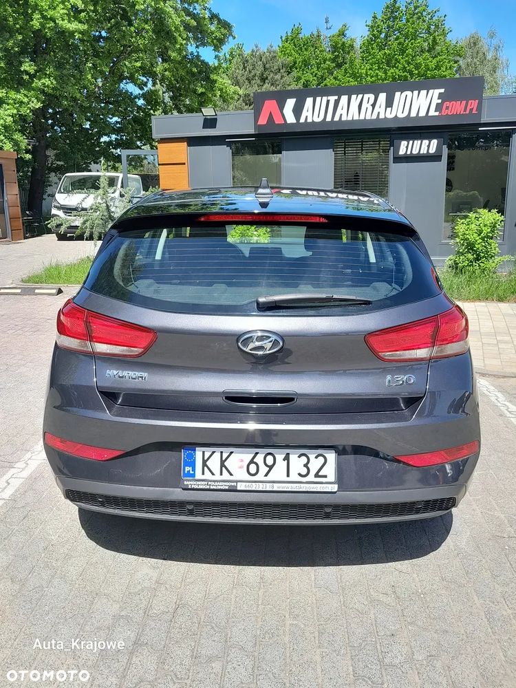 Hyundai i30 1.5 DPI Classic + - 6