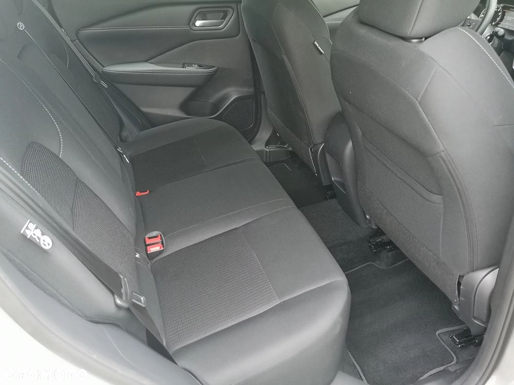 Nissan Qashqai 1.3 DIG-T N-Connecta DCT - 27