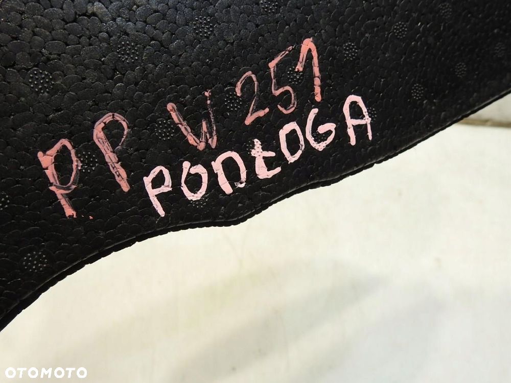 STYROPIAN PODŁOGI PRAWY PRZÓD MERCEDES R W251 A2516840296 - 2