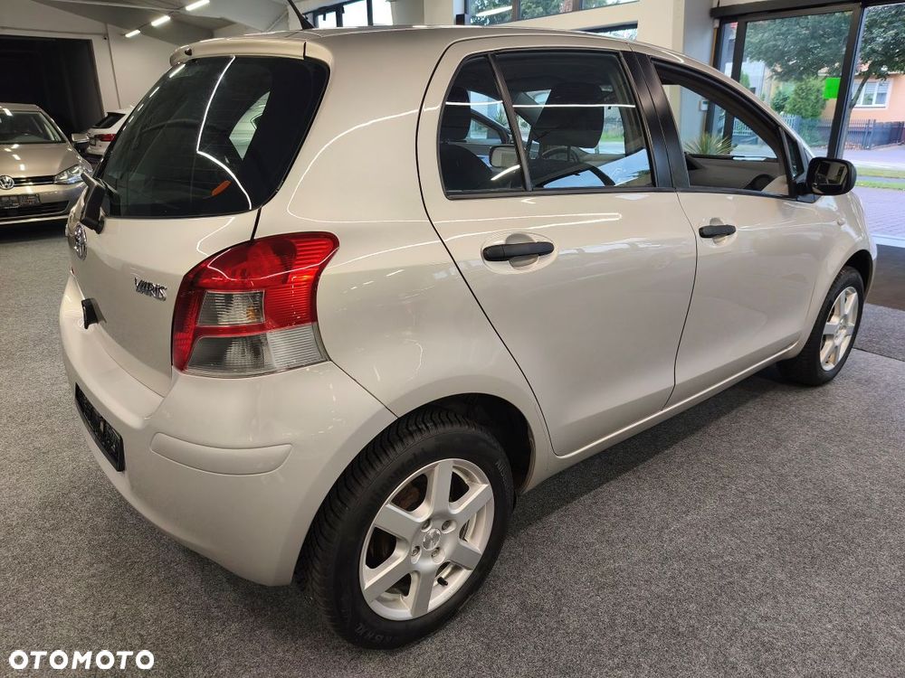 Toyota Yaris 1.0 Terra EU5 - 4