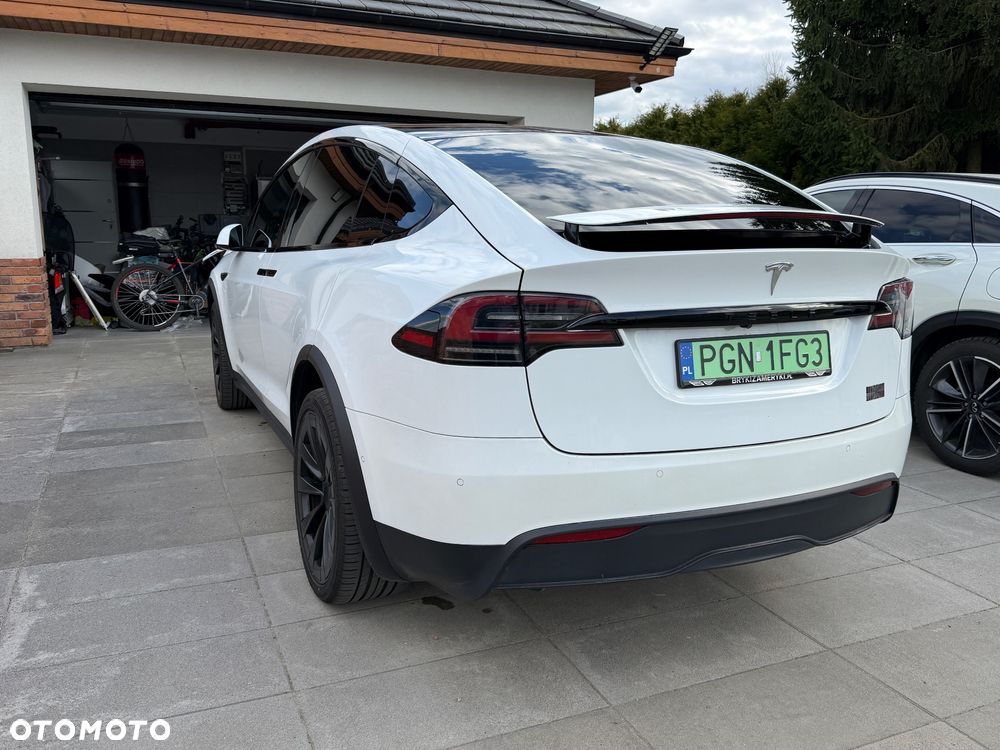 Tesla Model X - 9