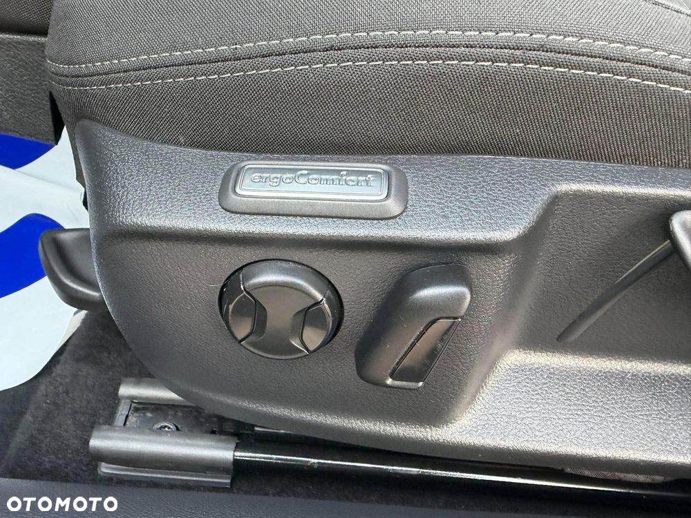 Volkswagen Passat - 17