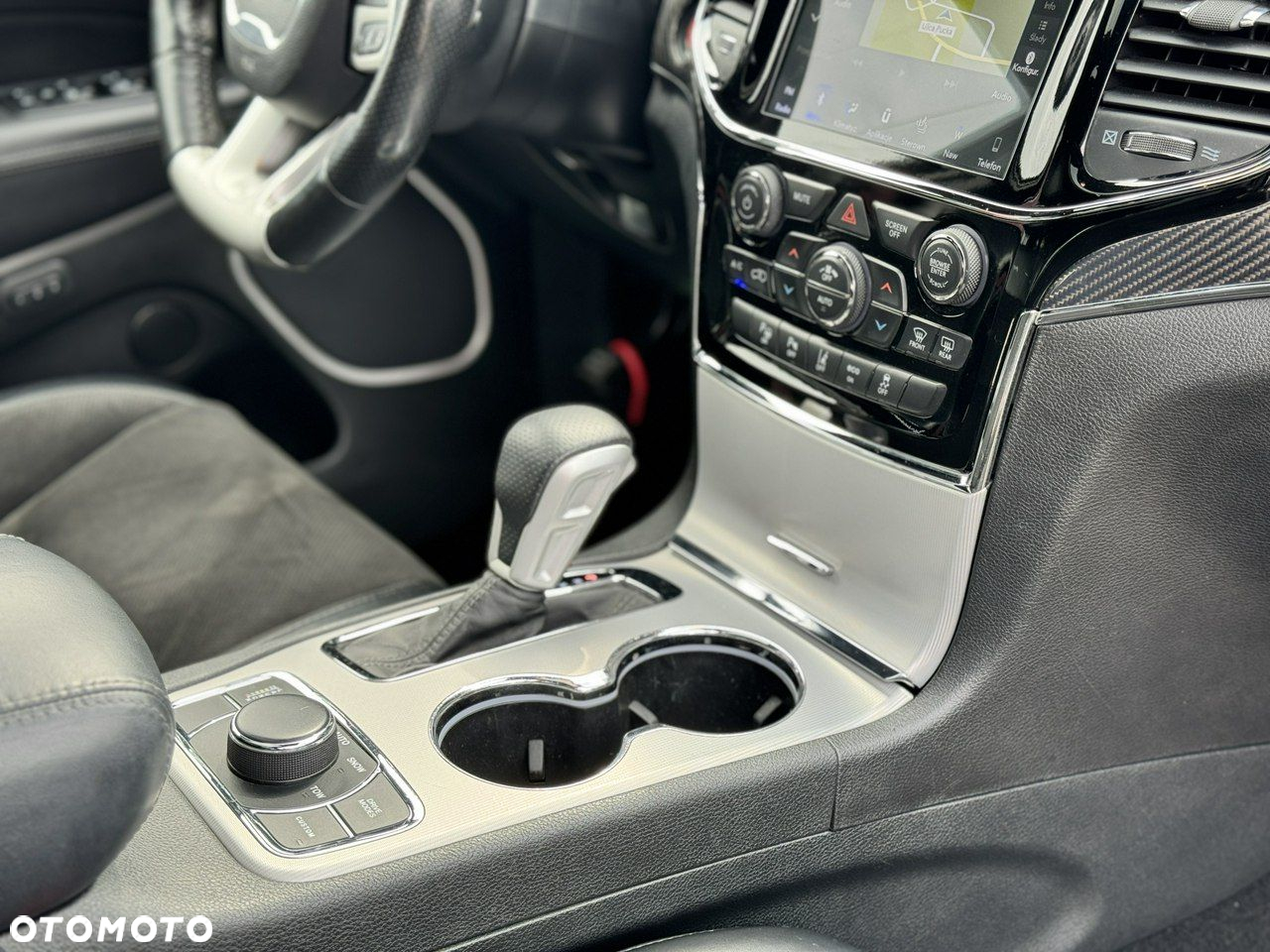 Jeep Grand Cherokee - 36