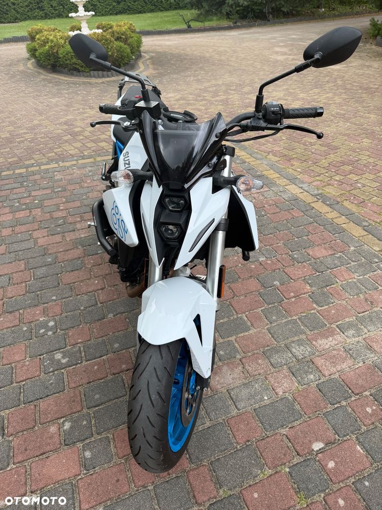 Suzuki GSX - 3