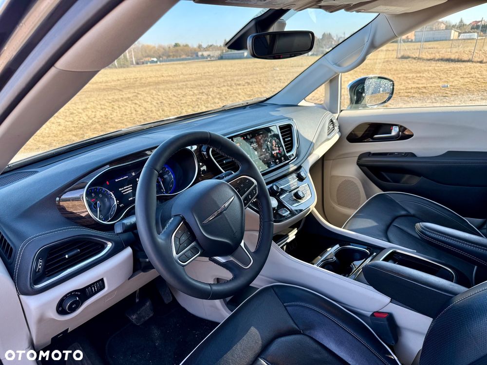 Chrysler Pacifica - 5