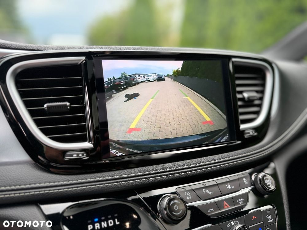 Chrysler Pacifica - 19