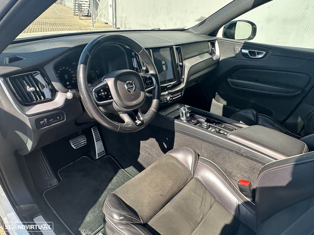 Volvo XC 60 2.0 T8 PHEV R-Design AWD - 38