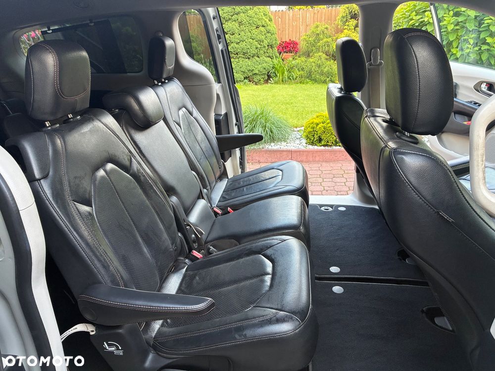 Chrysler Pacifica - 13