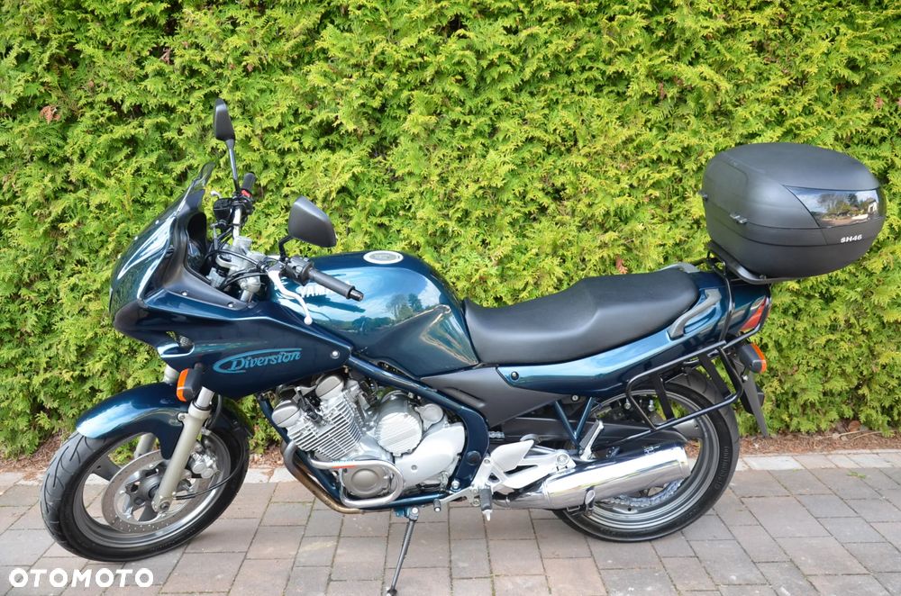 Yamaha XJ - 6