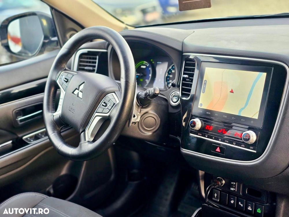 Mitsubishi Outlander PHEV 2.4 L 4X4 Instyle+ - 13