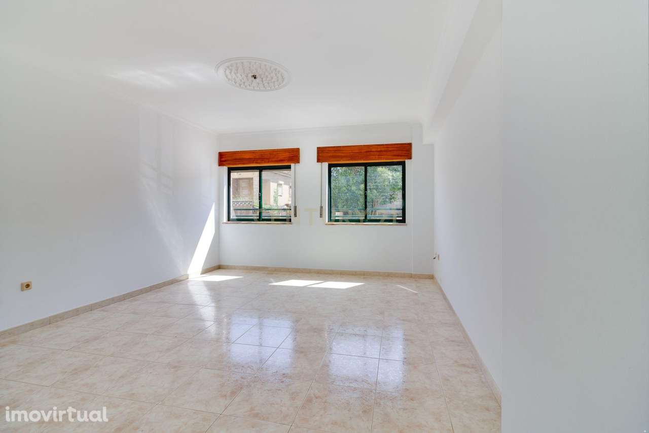 Apartamento T2+1 Junto à Estação da CP de Rio de Mouro - Grande imagem: 4/18