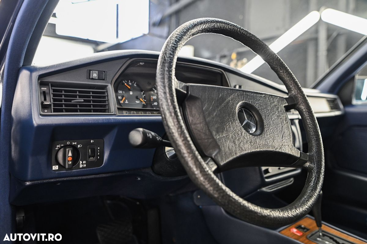 Mercedes-Benz 190 - 24