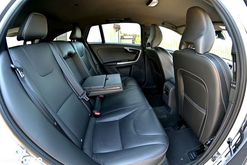 Volvo V60 D2 Drive-E Momentum - 17