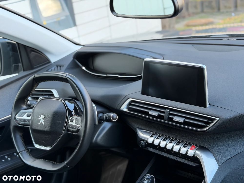 Peugeot 3008 1.2 PureTech Allure S&S EAT8 - 32